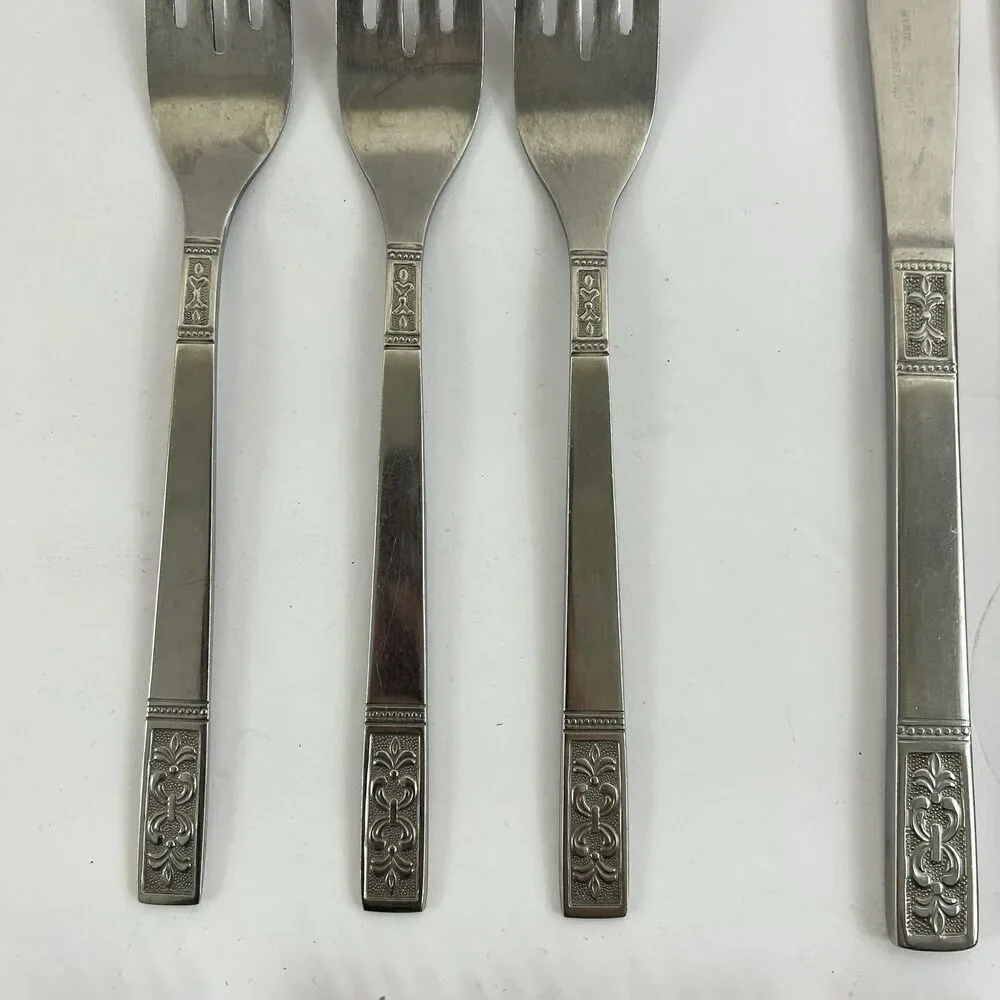 Customcraft CUS3 Fleur De Lis Stainless Flatware Set Lot 18 Forks Spoons Knives